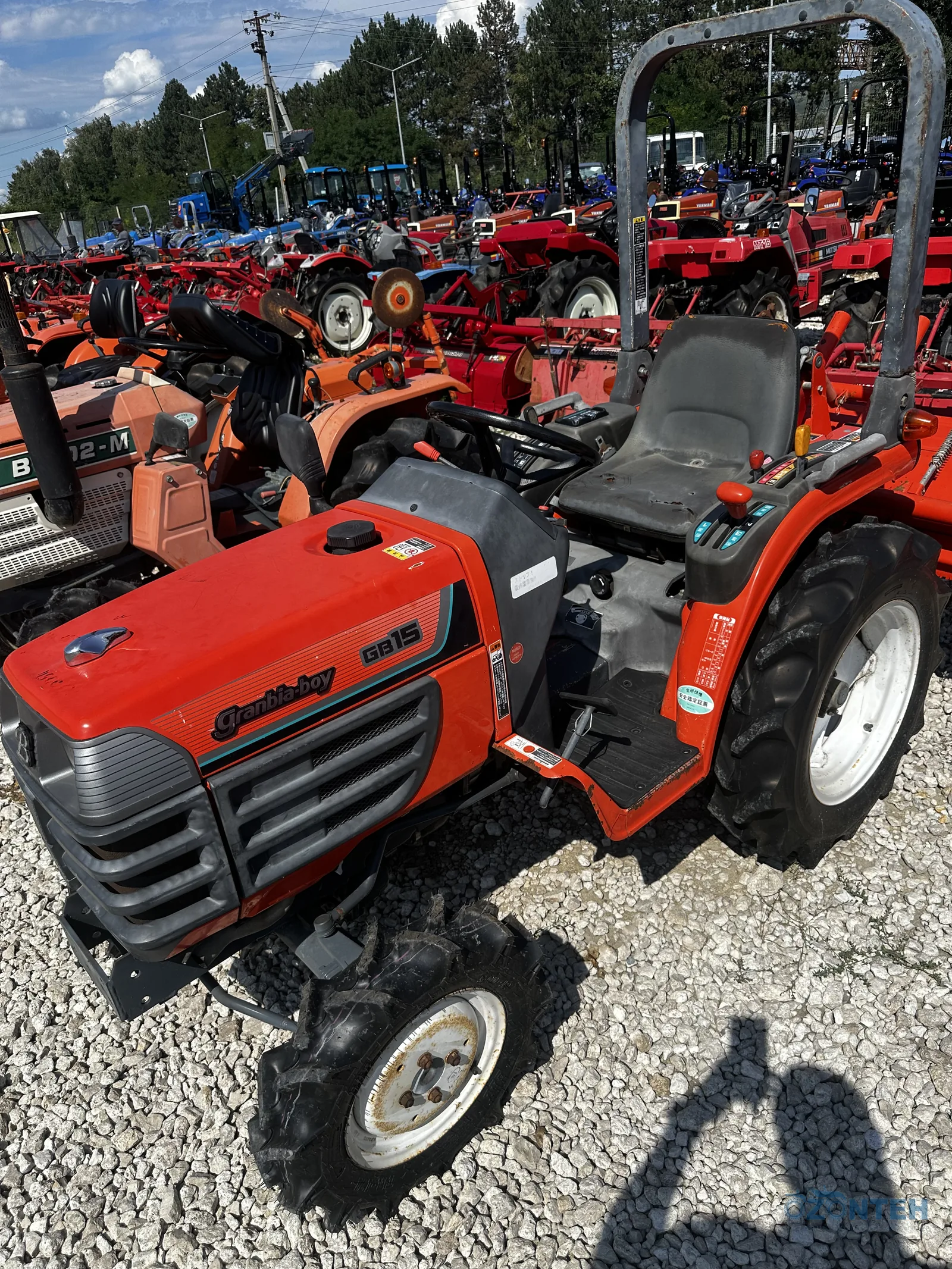 Tractor japonez Kubota GB15, serie 17624