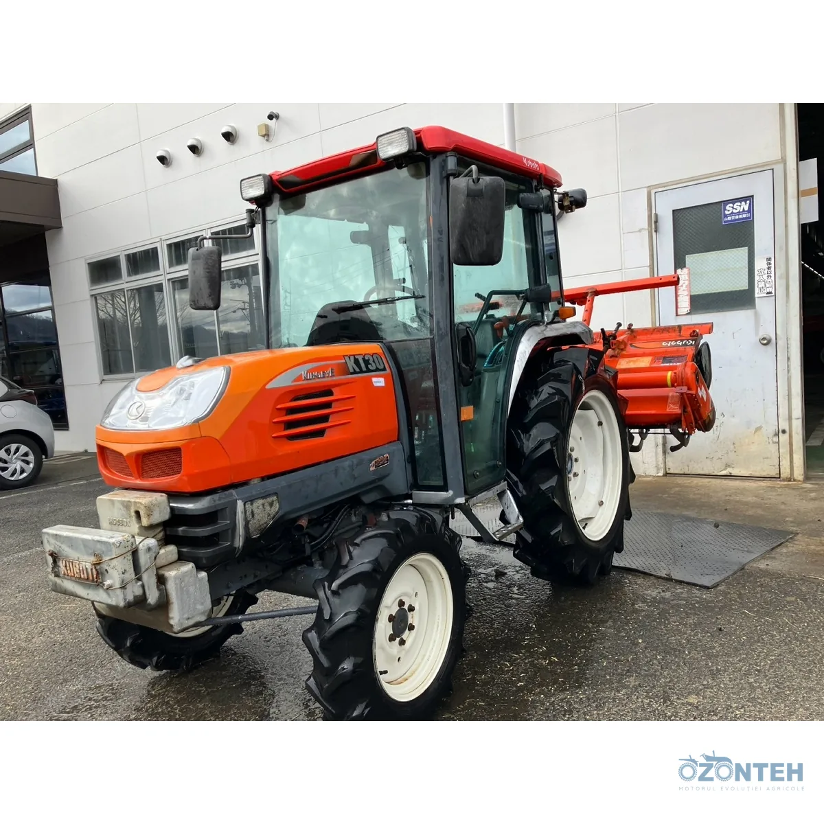 Tractor japonez Kubota KT30 (Cabina, 2297 moto-ore), serie 10520