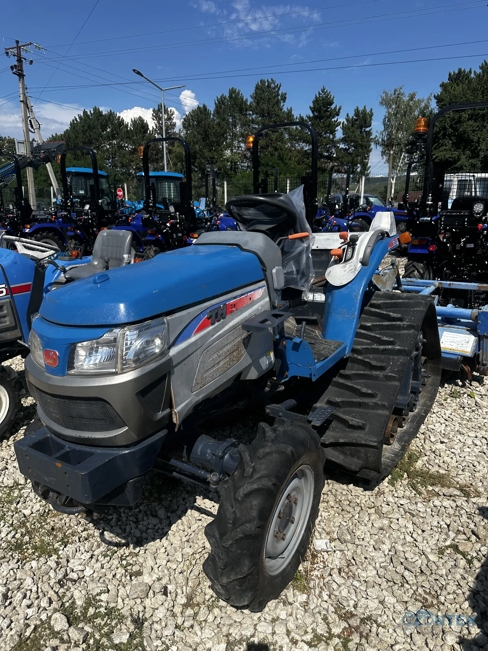 Tractor japonez Iseki TH265F (cu șenile), serie 000284